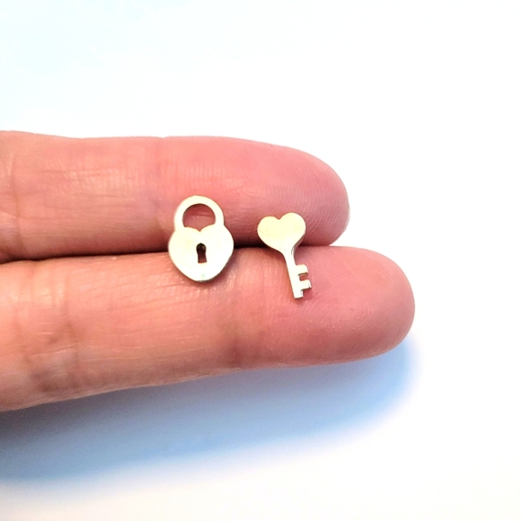Unique lock and key rose gold stainless steel earrings w/ metal push backings. - Picture 2 of 4